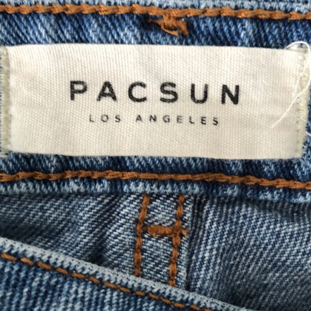 PacSun Rose Embroidered Bermuda Raw Hem Denim Mom Shorts Size 26 - Picture 3 of 8